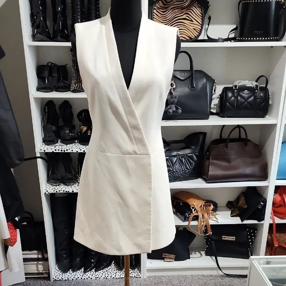 BCBGMaxAzria Cream Sheath Mini Dress Plunge Sleeveless